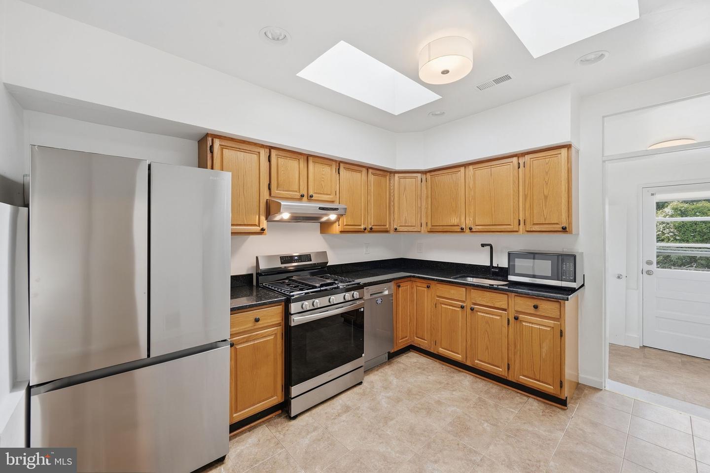 3022 Darby St E Property Photo 18