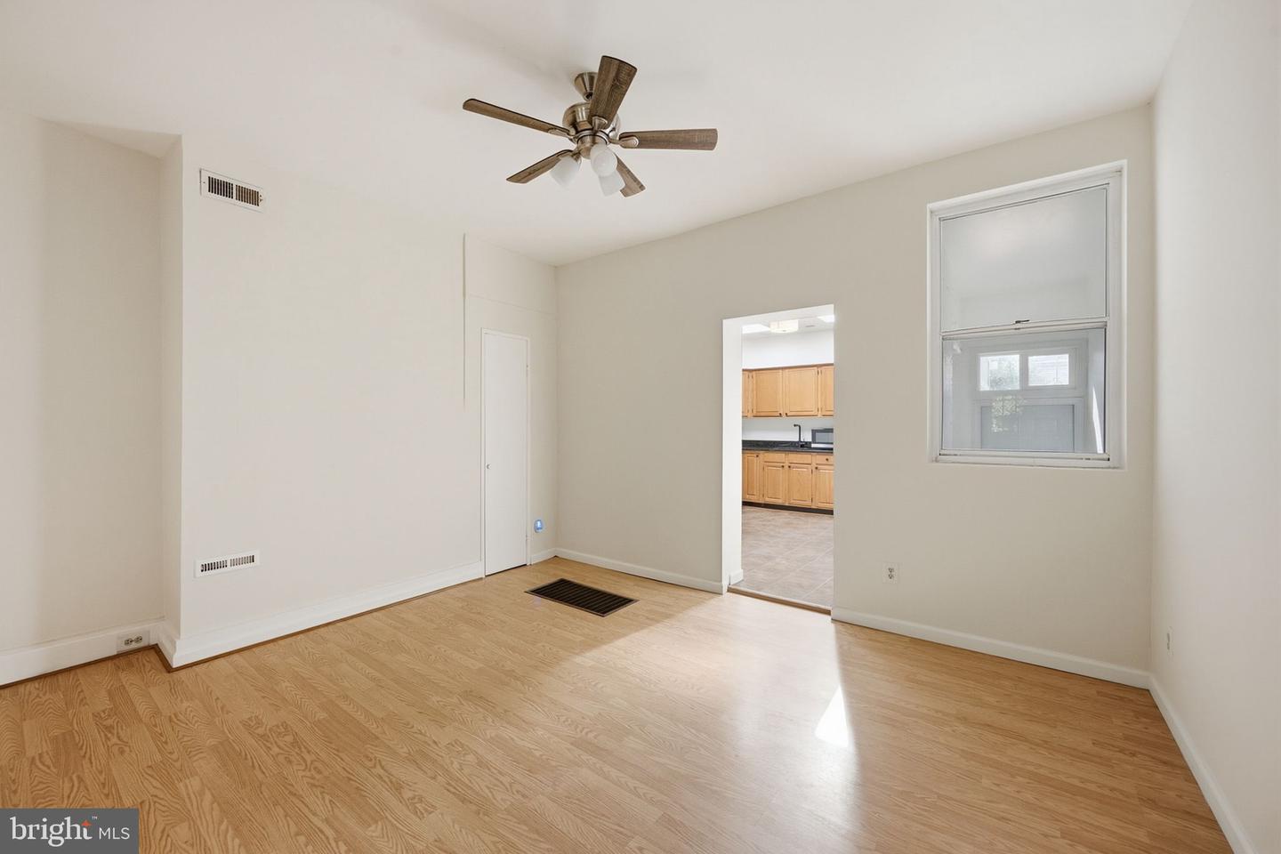 3022 Darby St E Property Photo 23