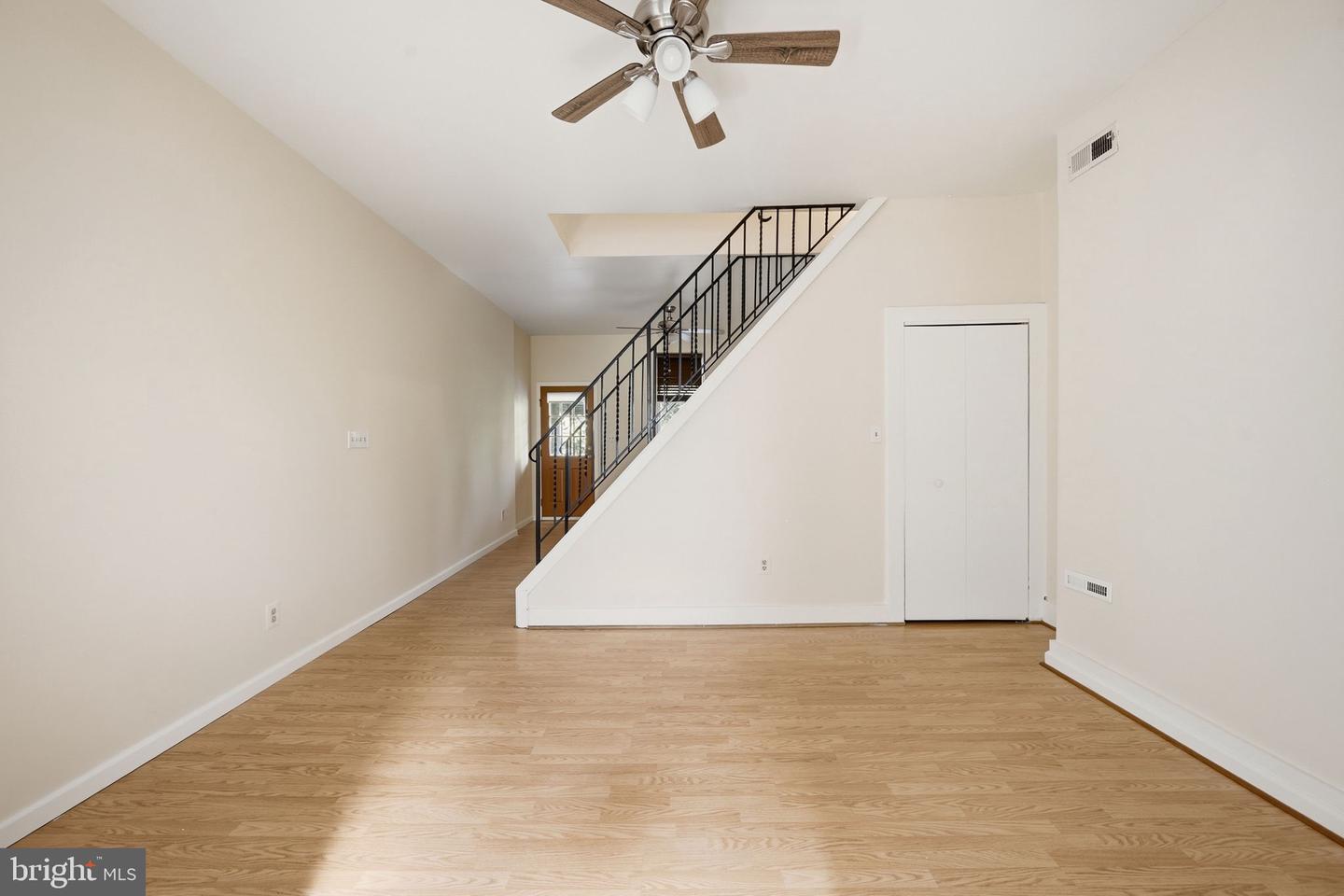 3022 Darby St E Property Photo 24