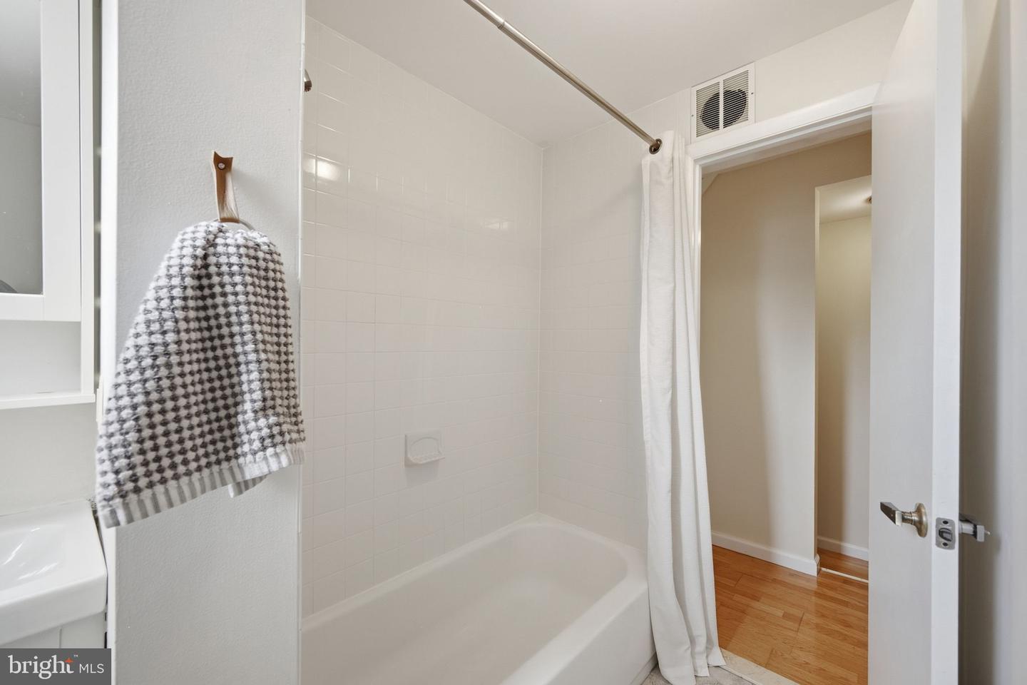 3022 Darby St E Property Photo 34