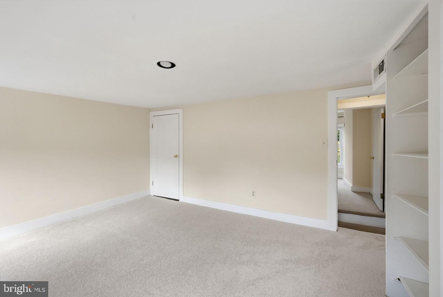 3022 Darby St E Property Photo 38