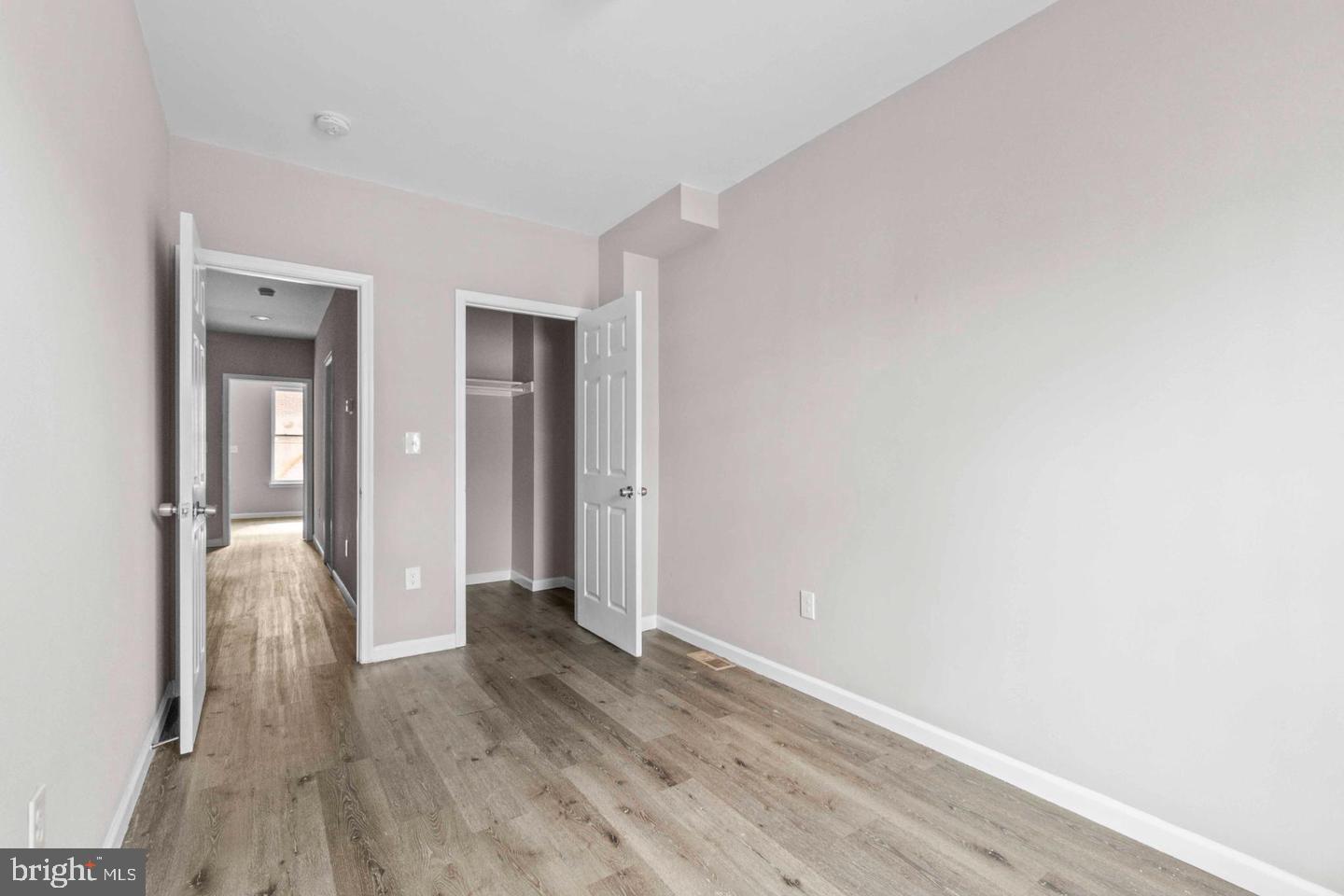 2815 E Madison St Property Photo 5