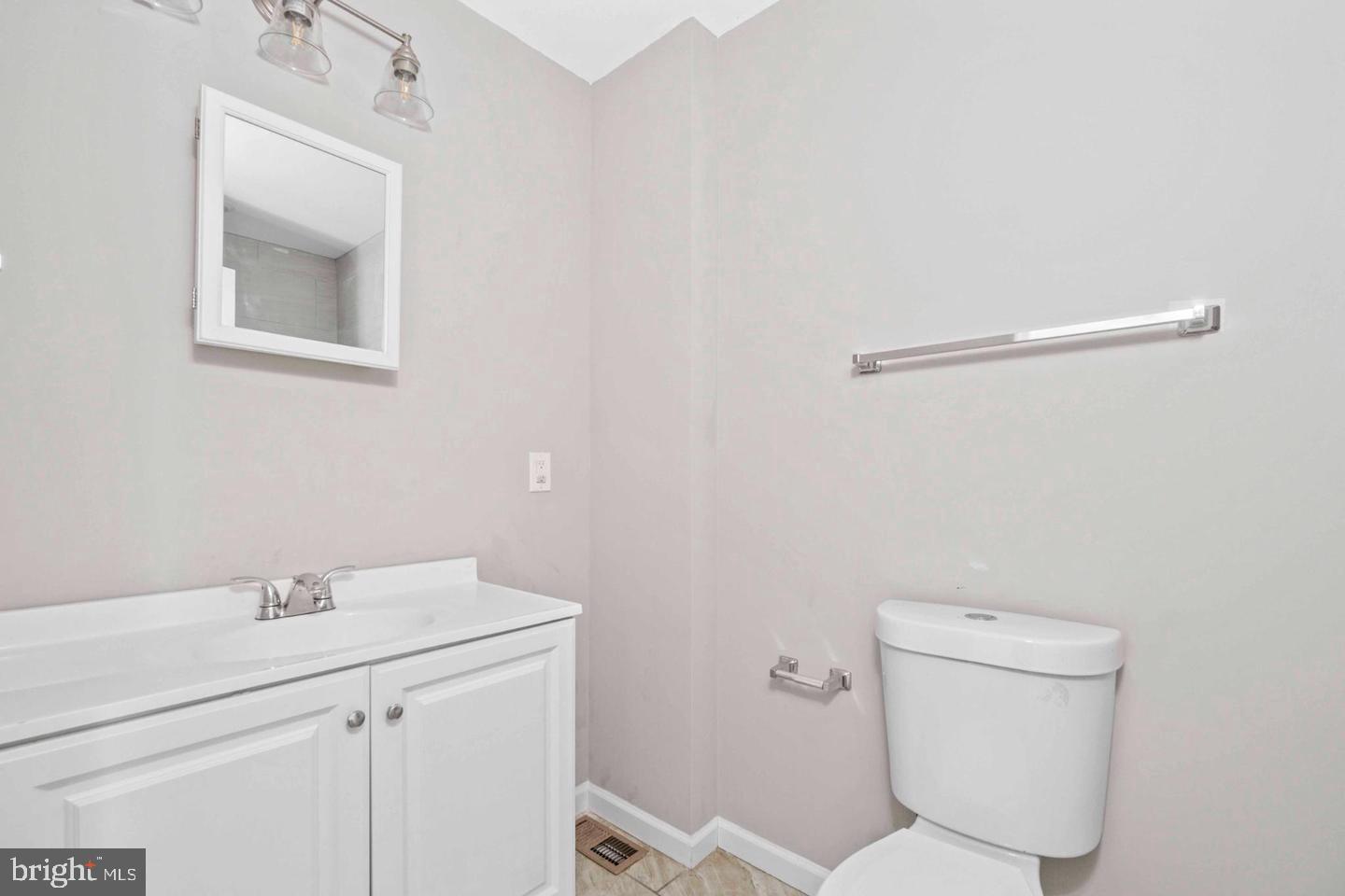 2815 E Madison St Property Photo 6