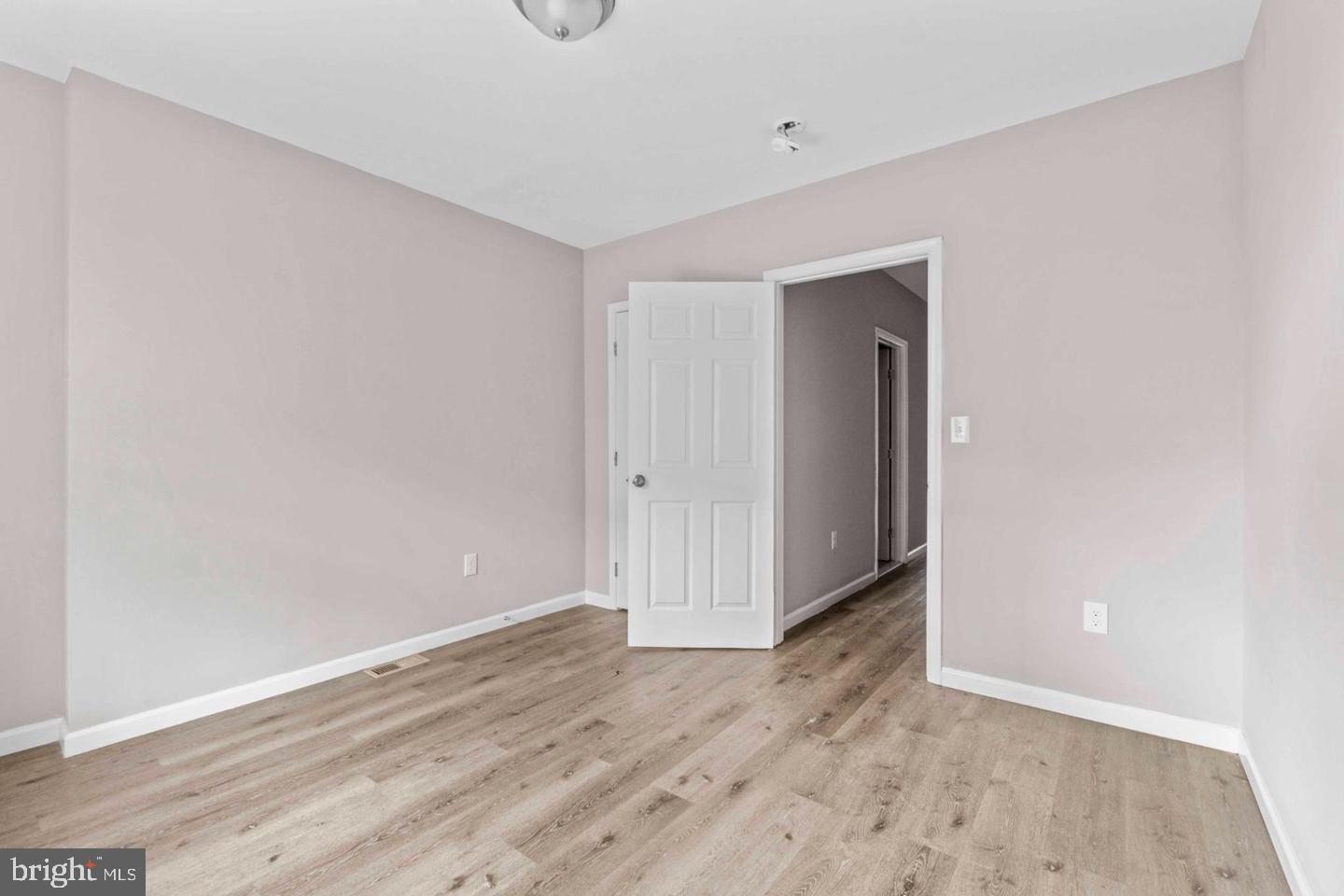 2815 E Madison St Property Photo 9