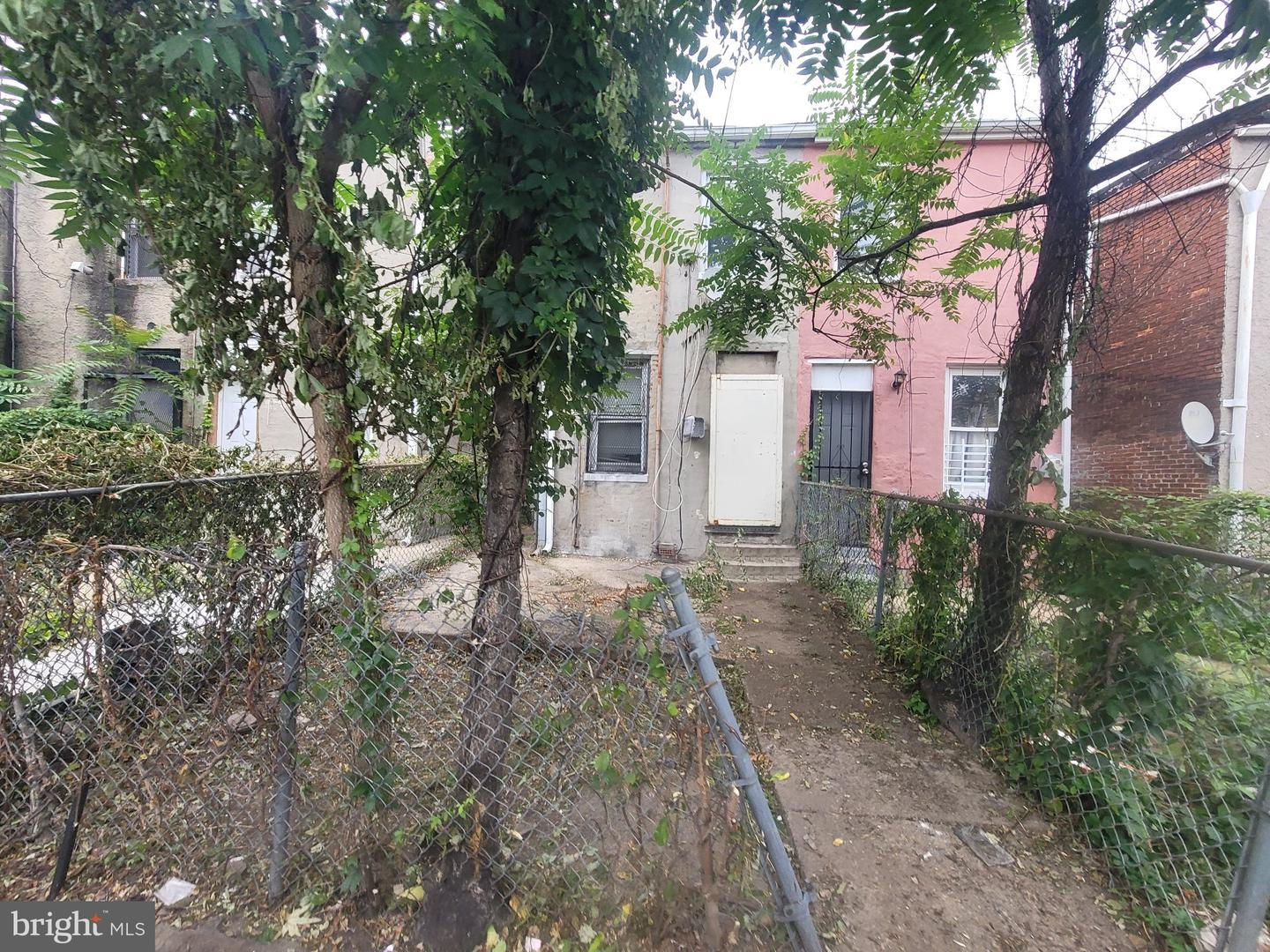 1534 N Carey St Property Photo 3