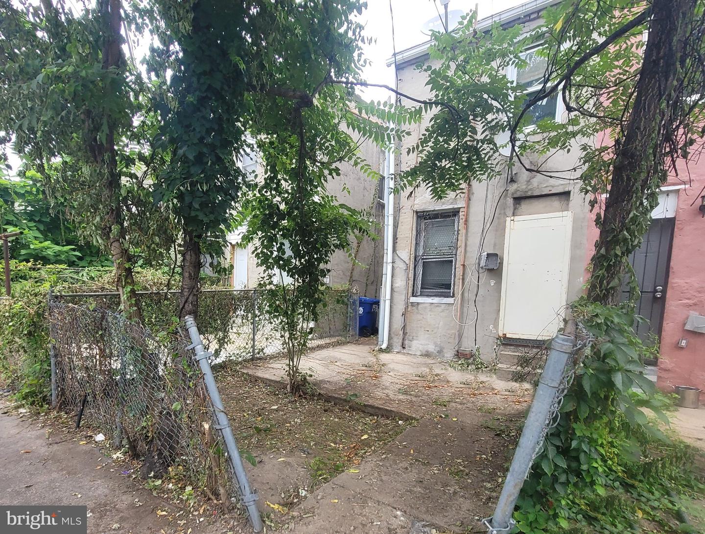 1534 N Carey St Property Photo 4