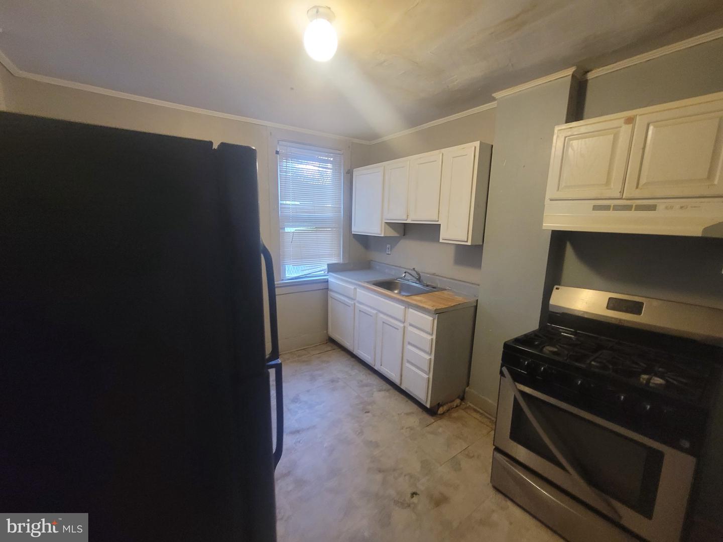 1534 N Carey St Property Photo 10
