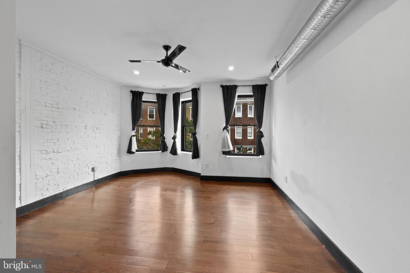 820 Newington Ave Property Photo 16