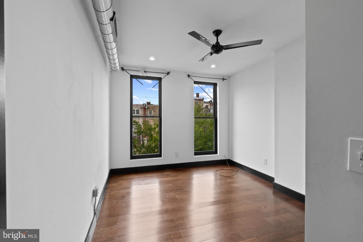 820 Newington Ave Property Photo 20