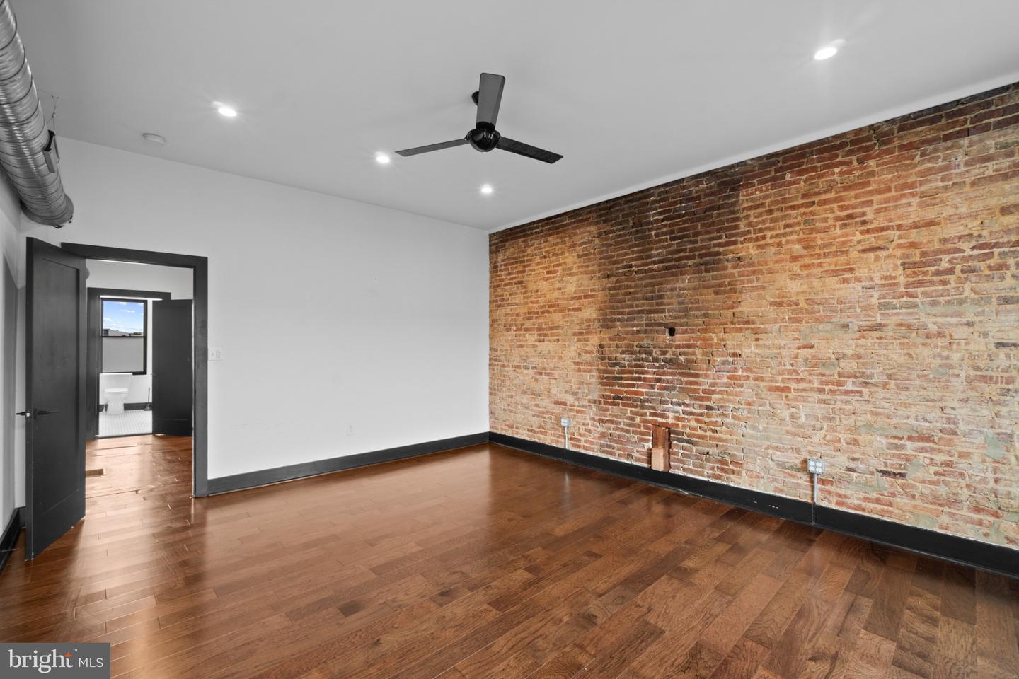 820 Newington Ave Property Photo 27