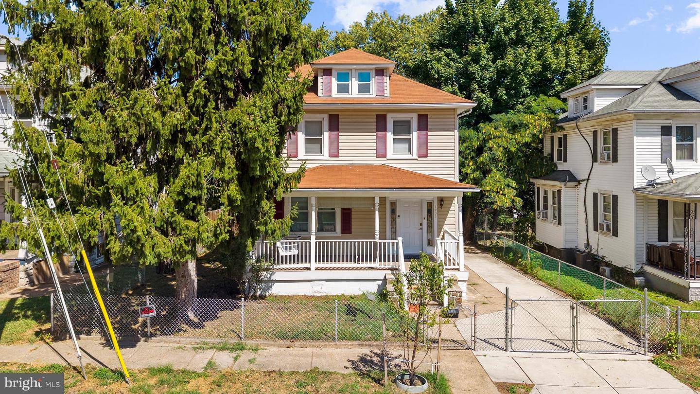 1905 DEERING AVE Property Photo 1