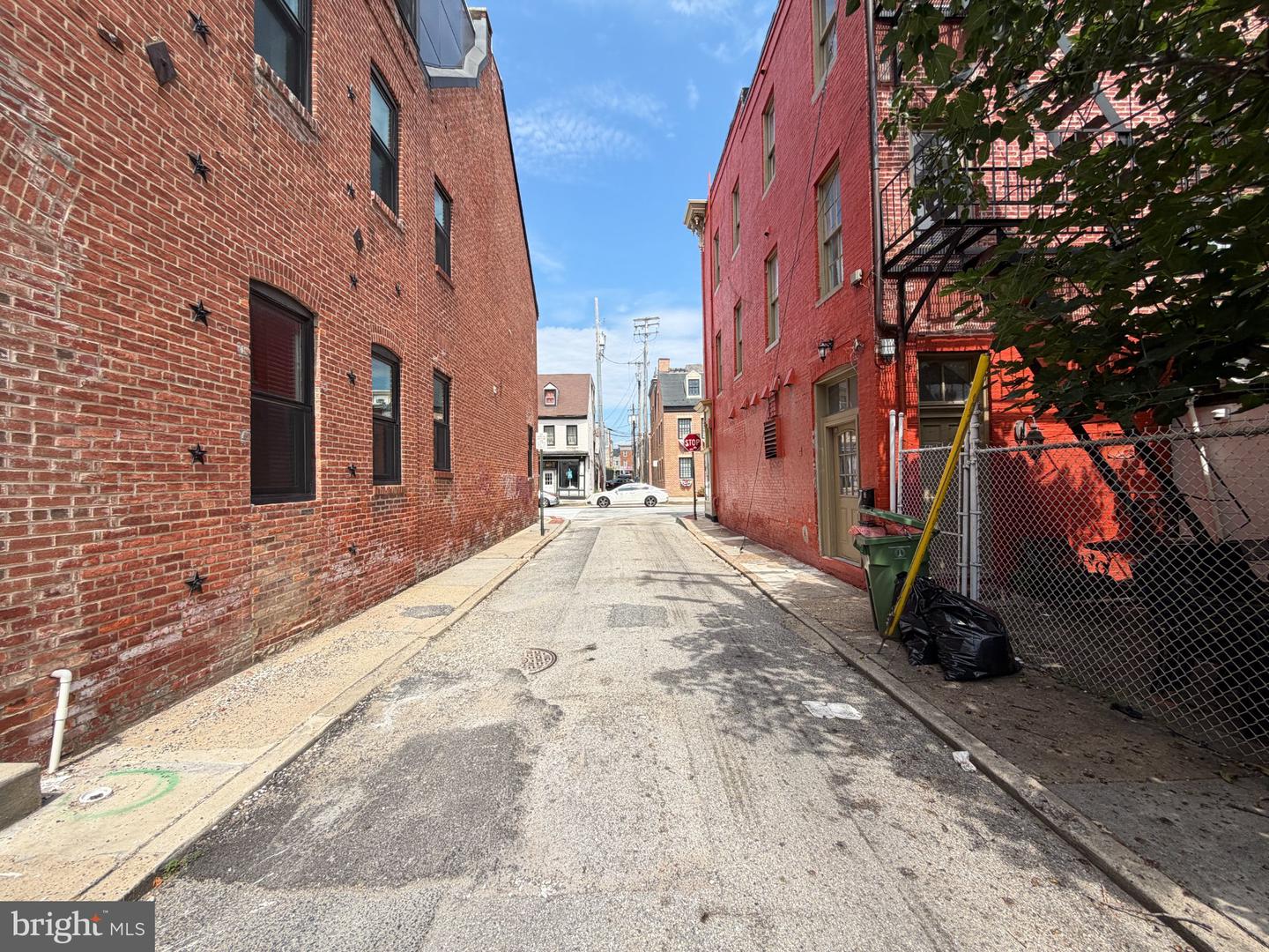 1721 Fleet St Property Photo 6