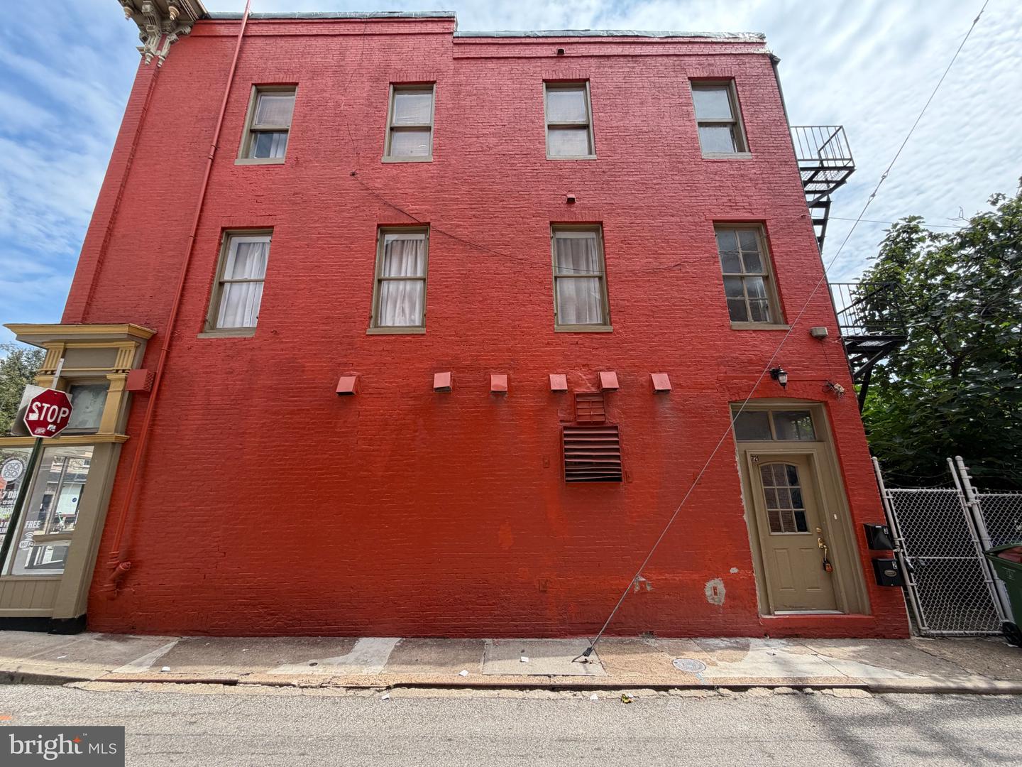 1721 Fleet St Property Photo 10