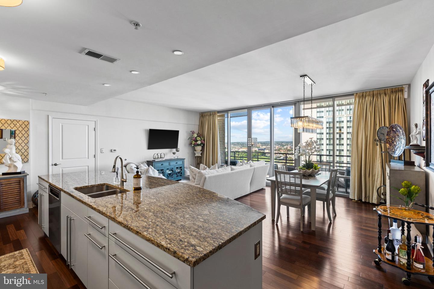 675 President #2601 Property Photo 10