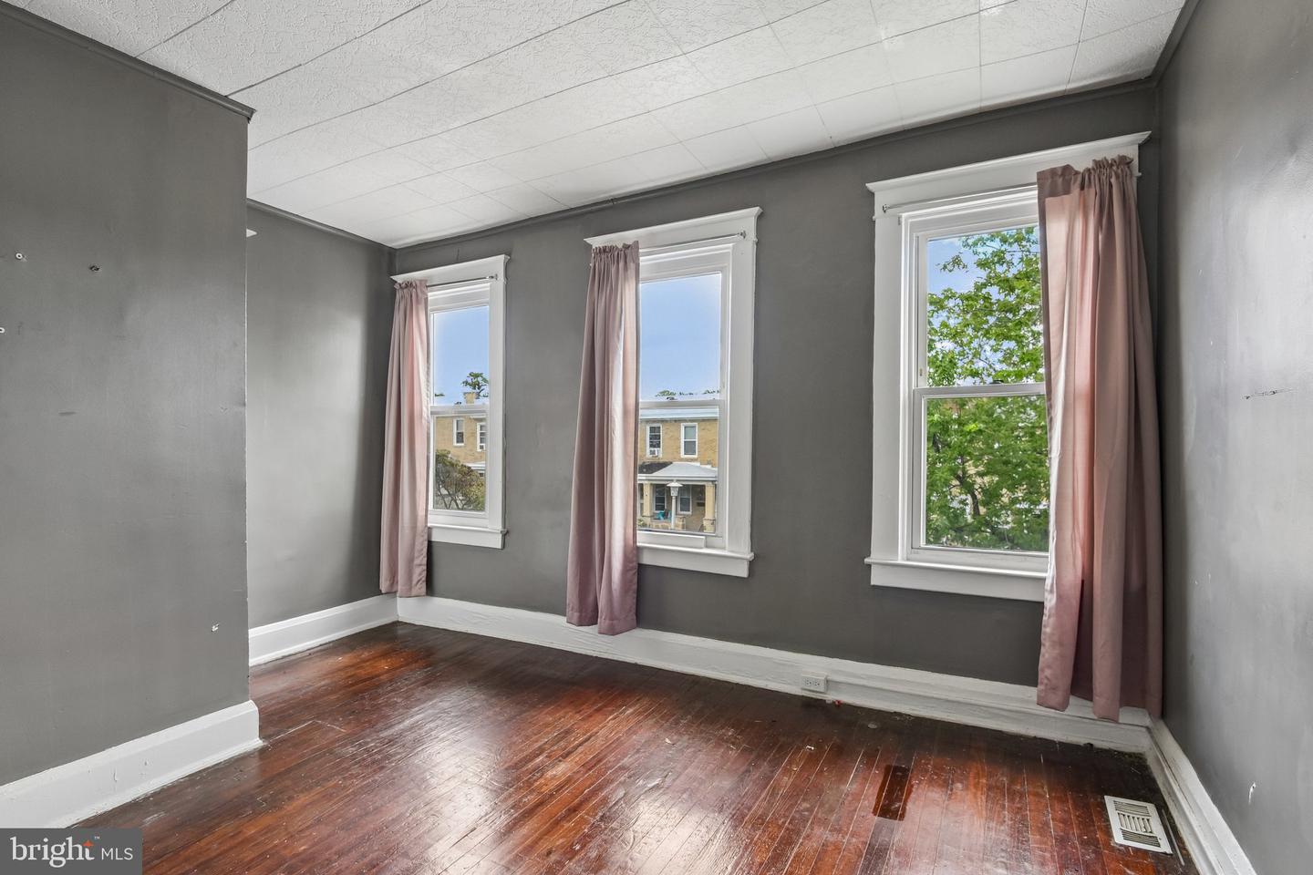 4251 Nicholas Ave Property Photo 18