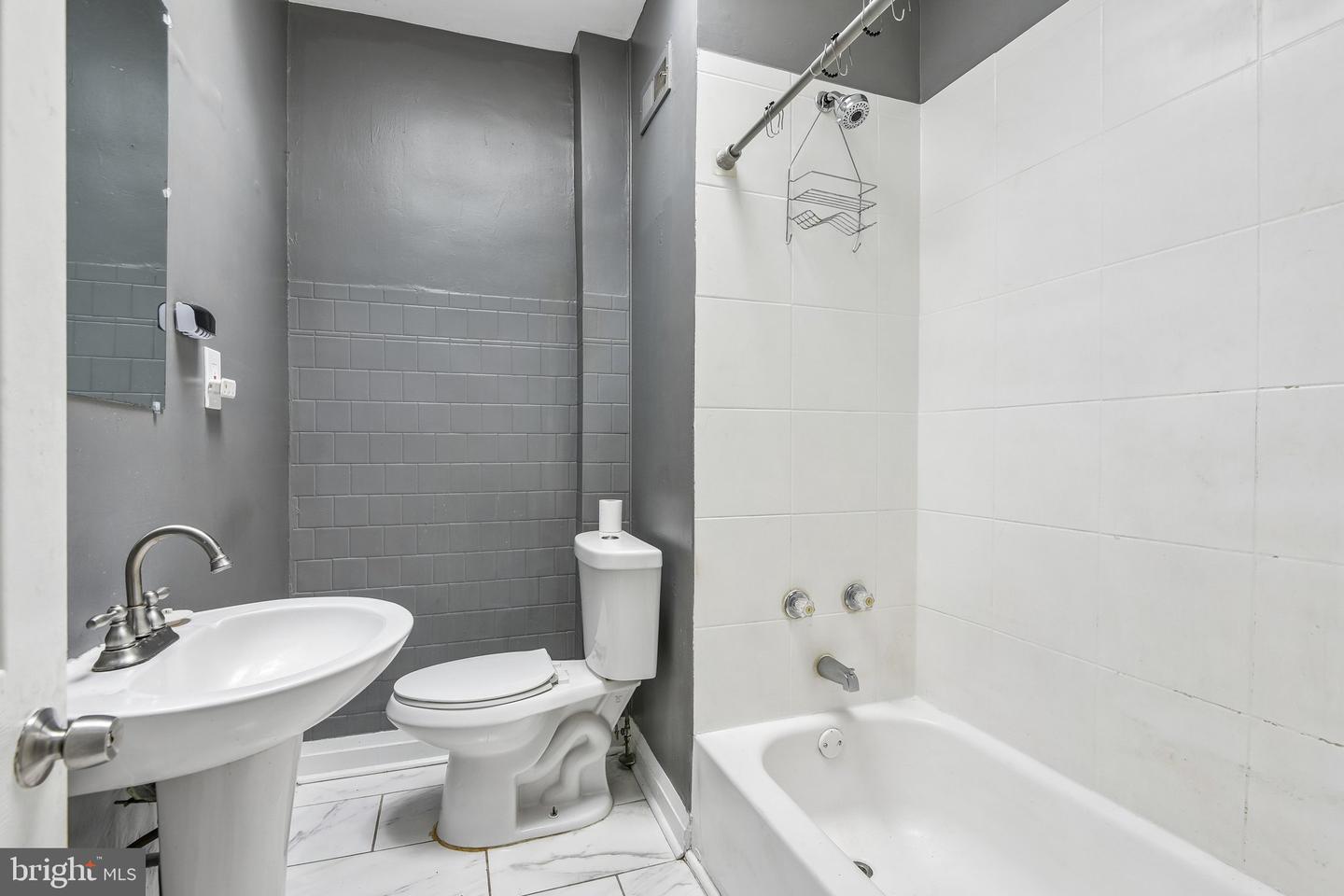 4251 Nicholas Ave Property Photo 21