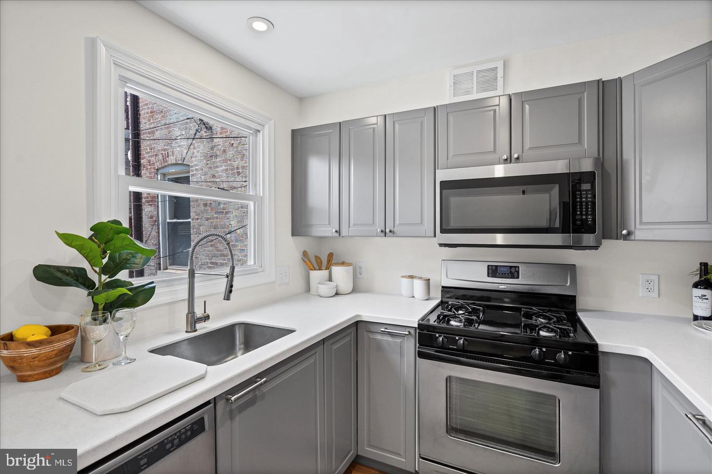 1504 William St Property Photo 12
