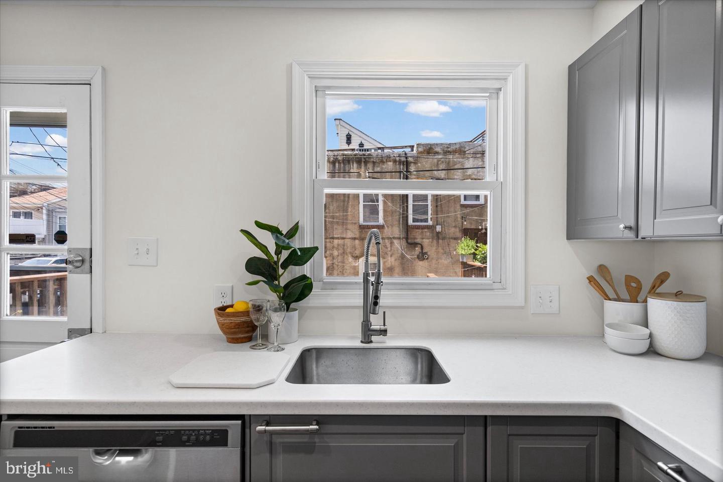 1504 William St Property Photo 14