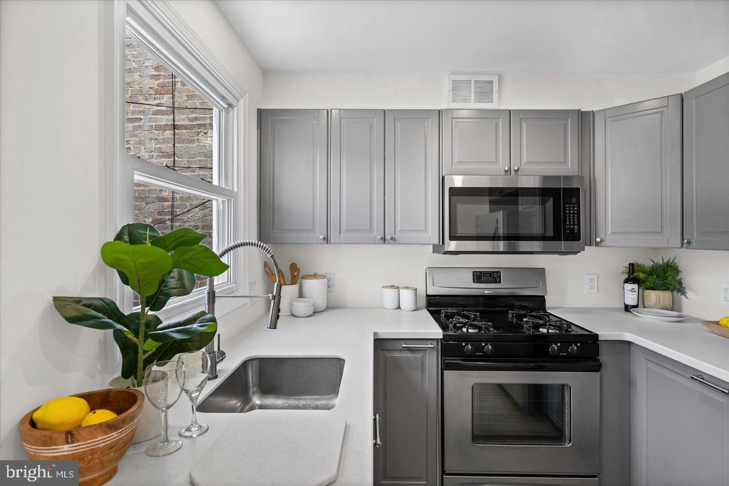 1504 William St Property Photo 16