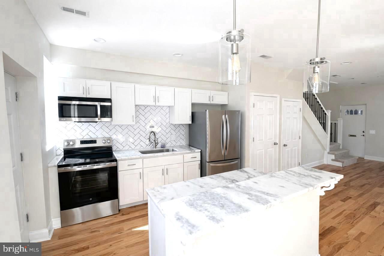 3827 BOARMAN AVE Property Photo 1