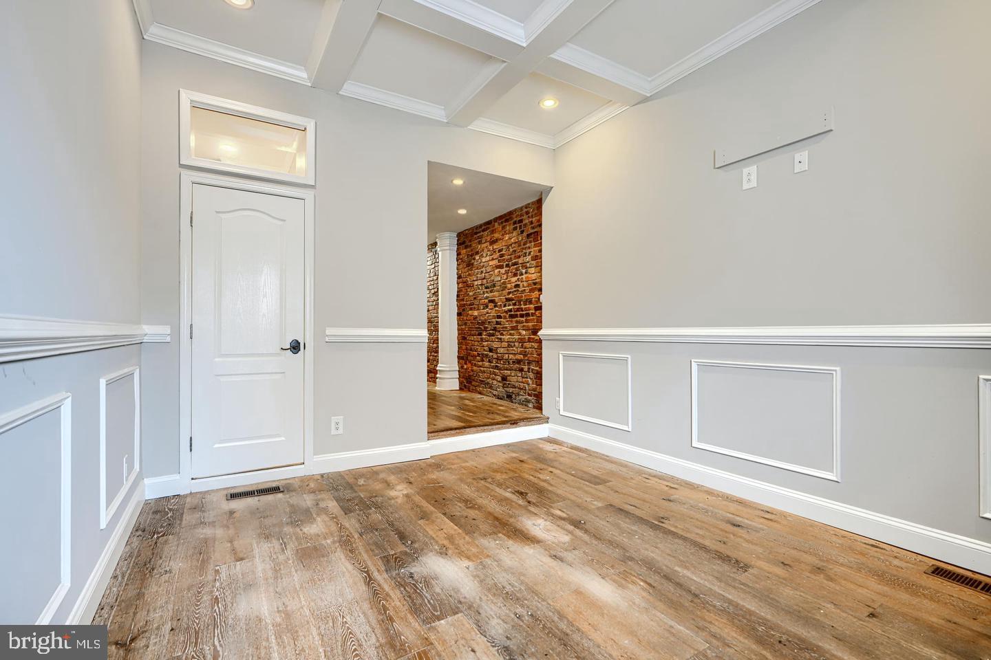 736 Light St Property Photo 8