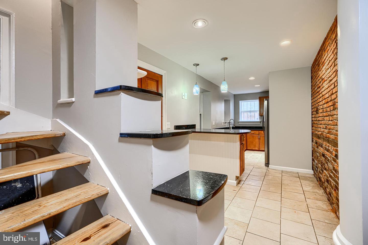 736 Light St Property Photo 12