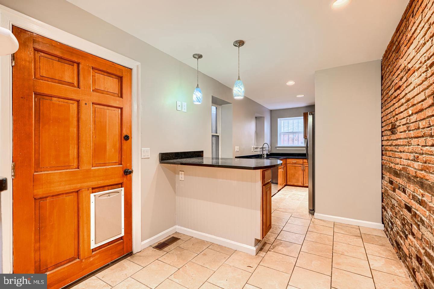 736 Light St Property Photo 13