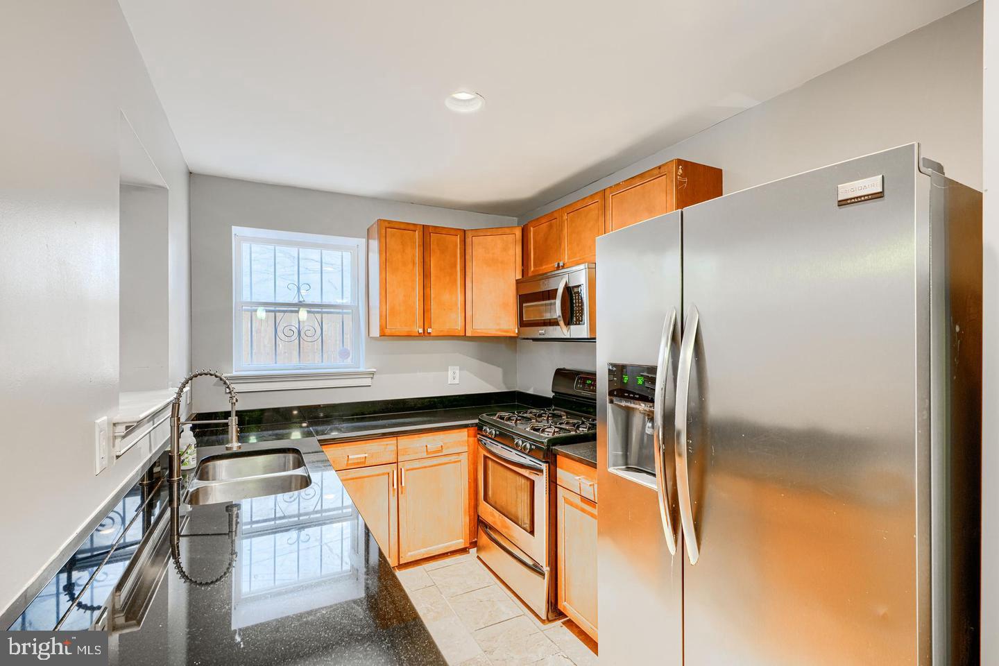 736 Light St Property Photo 17