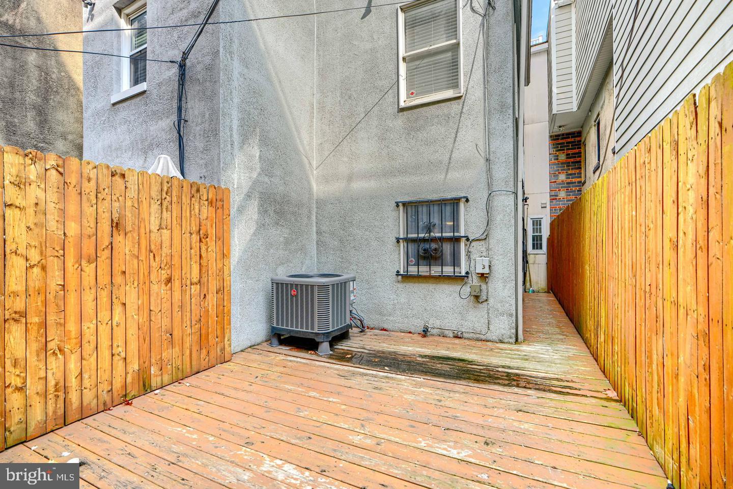 736 Light St Property Photo 23