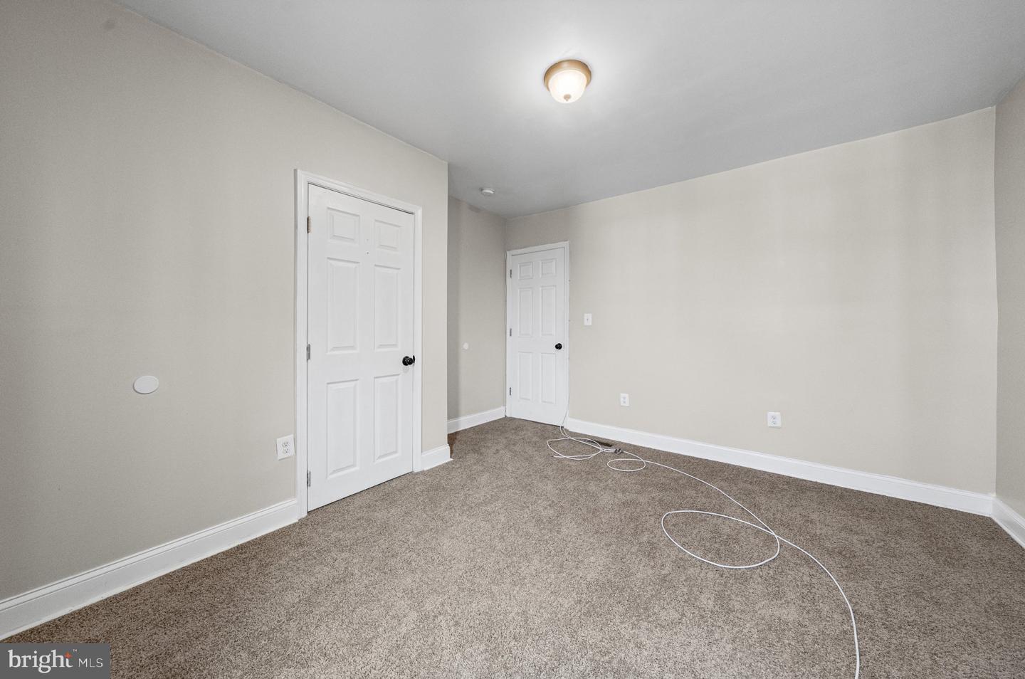 2136 Penrose Ave Property Photo 11