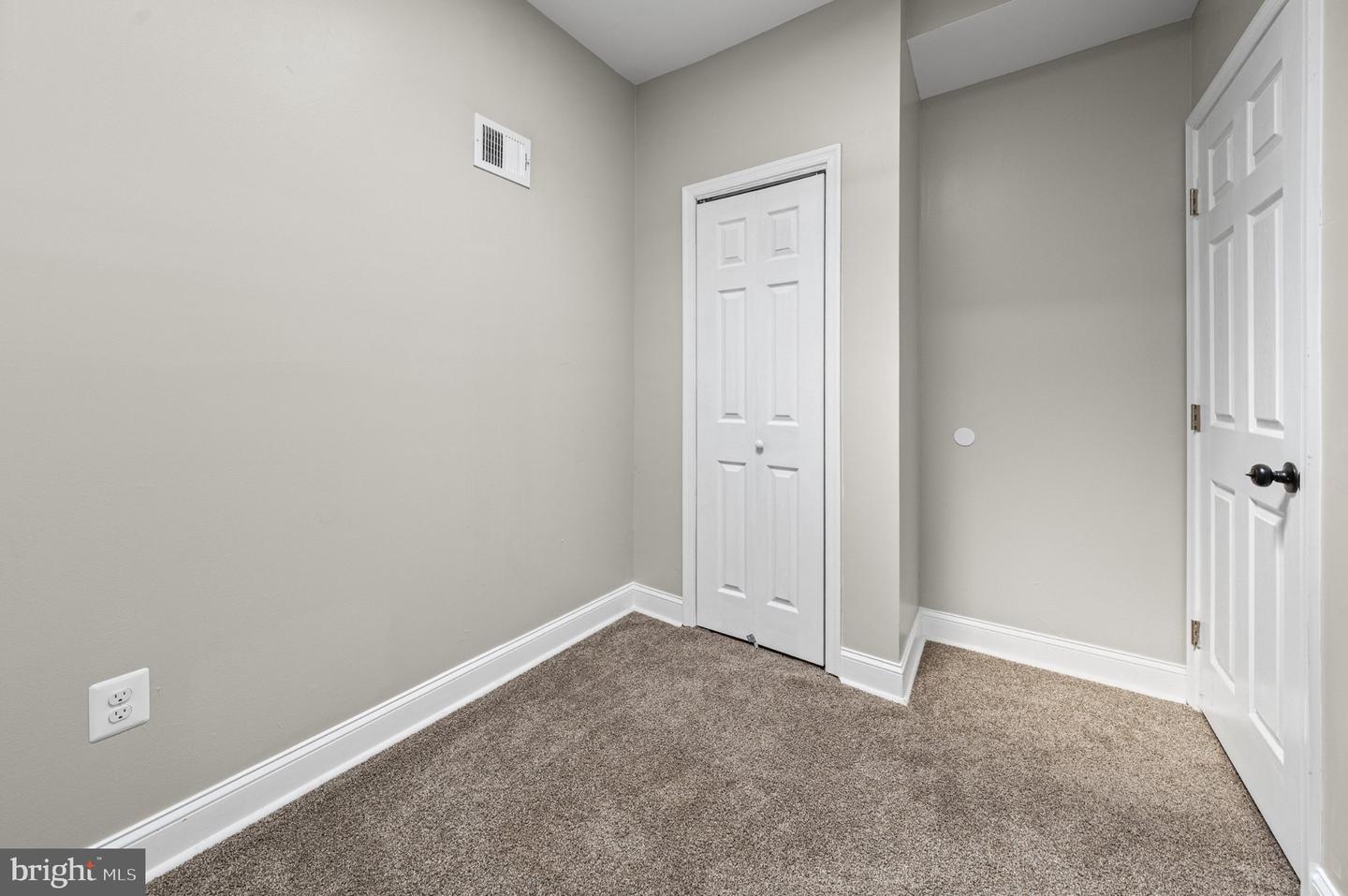 2136 Penrose Ave Property Photo 13