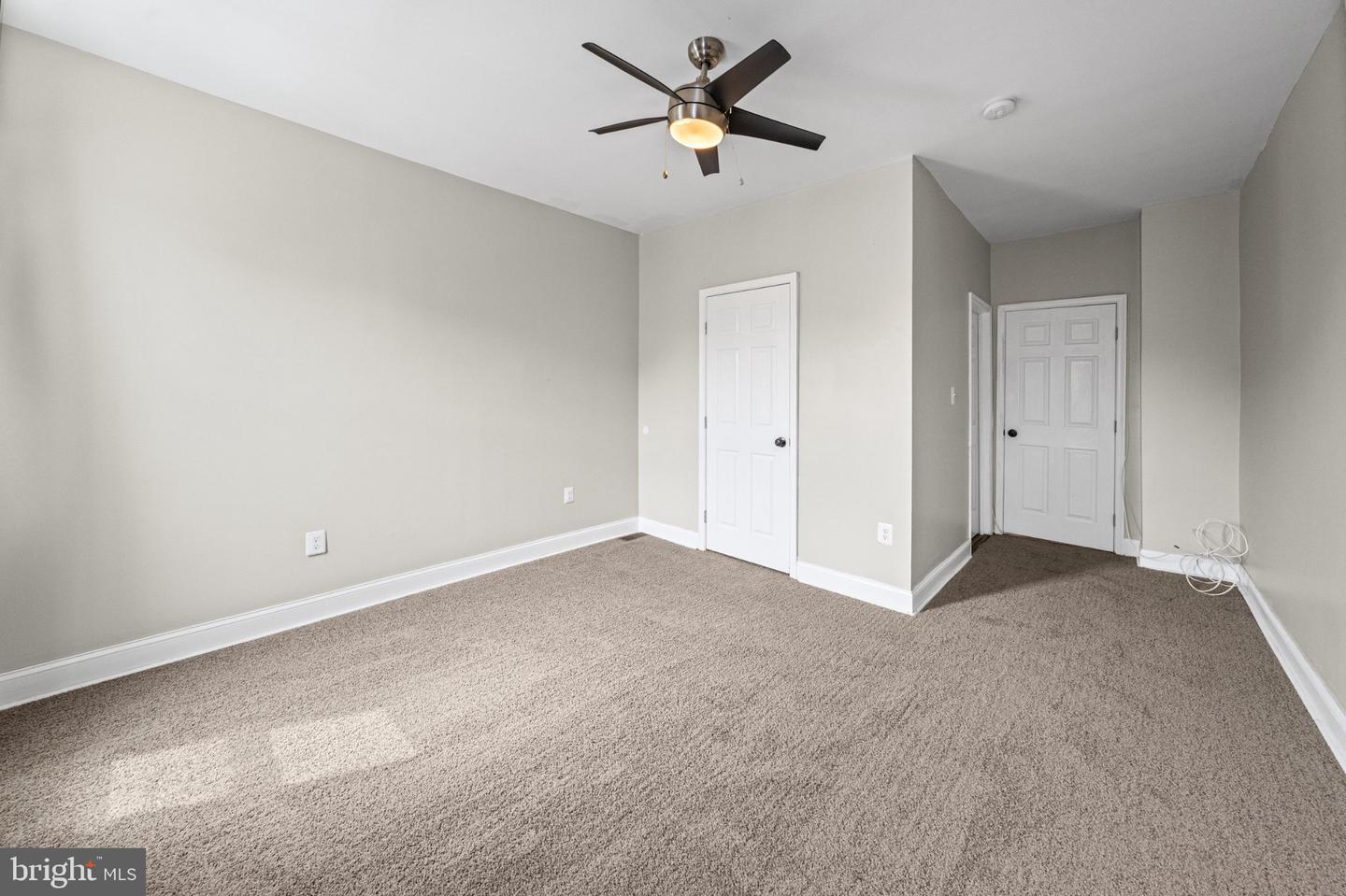 2136 Penrose Ave Property Photo 17