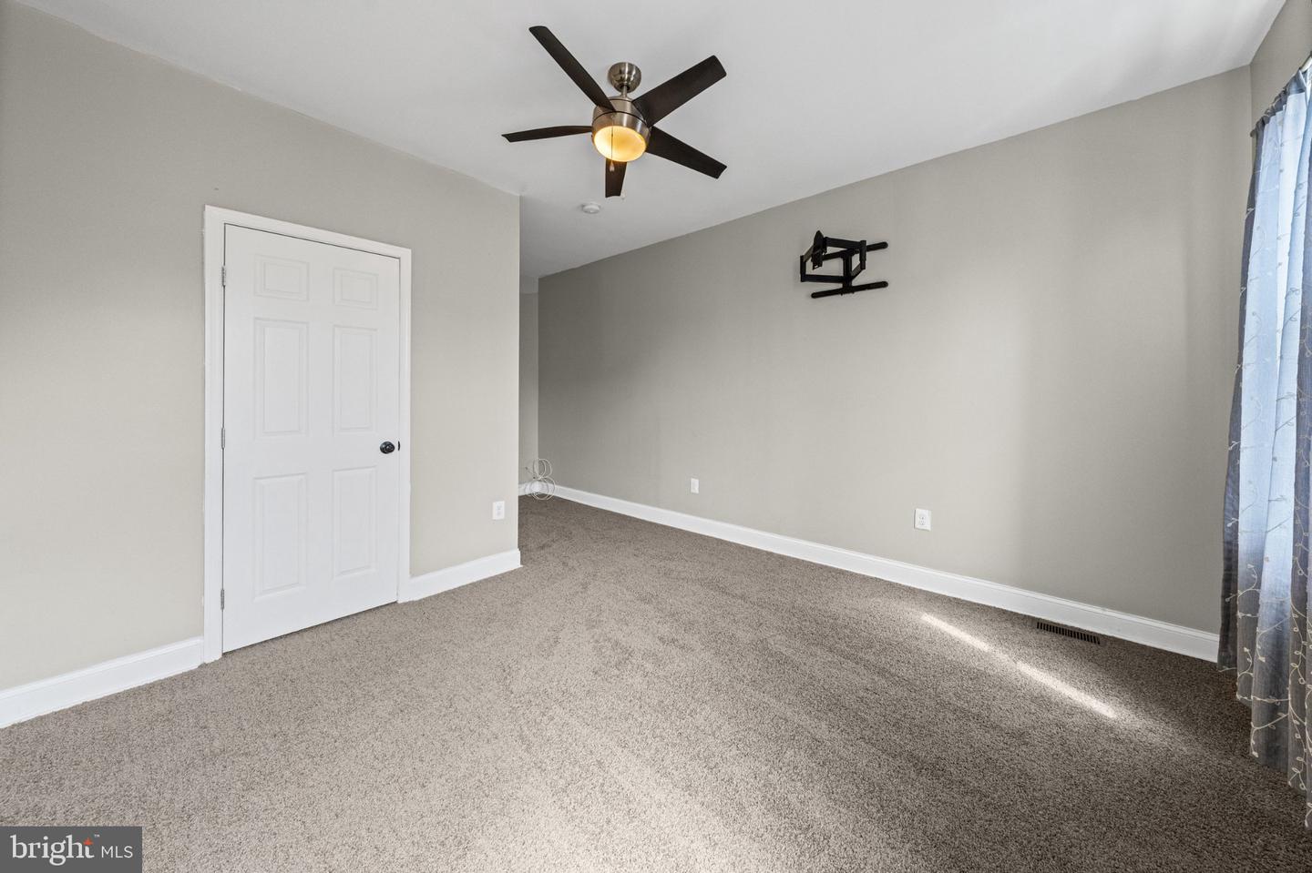 2136 Penrose Ave Property Photo 18