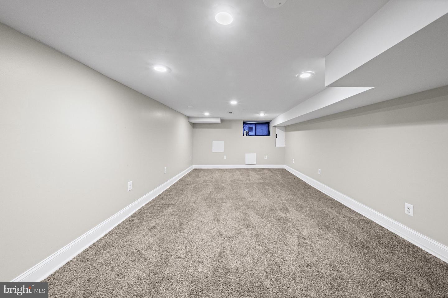 2136 Penrose Ave Property Photo 22