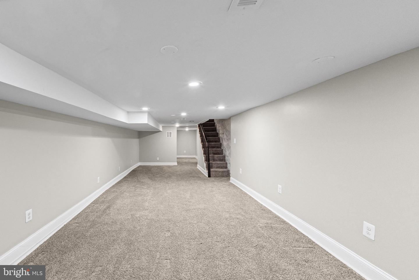 2136 Penrose Ave Property Photo 23