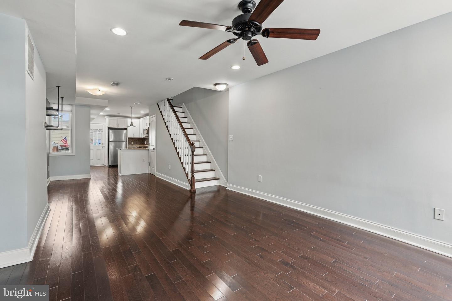 1427 Henry St Property Photo 2