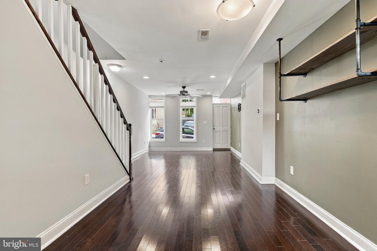 1427 Henry St Property Photo 8