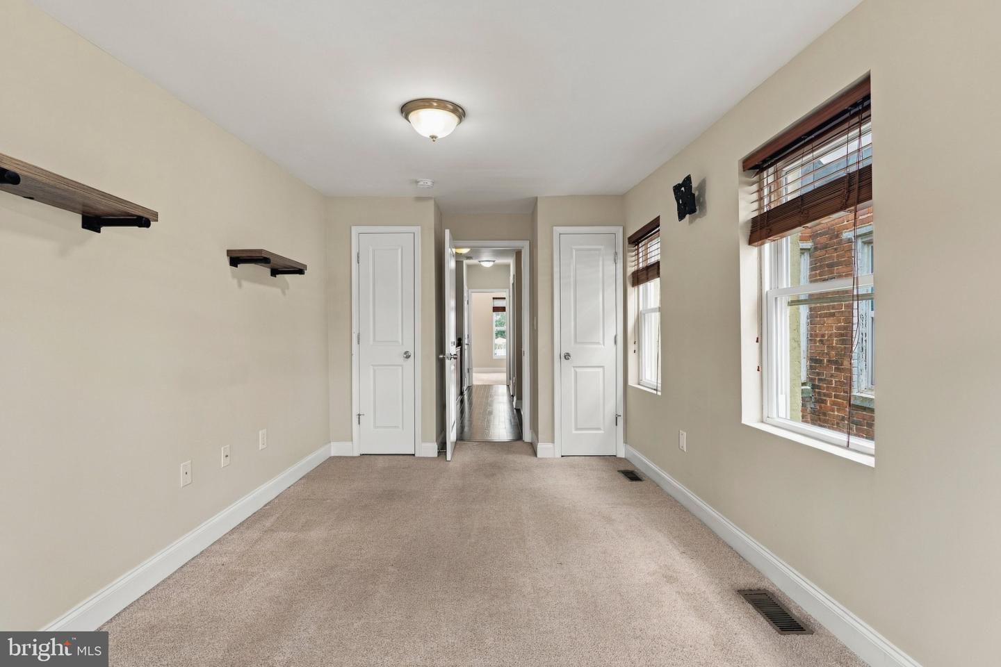 1427 Henry St Property Photo 18