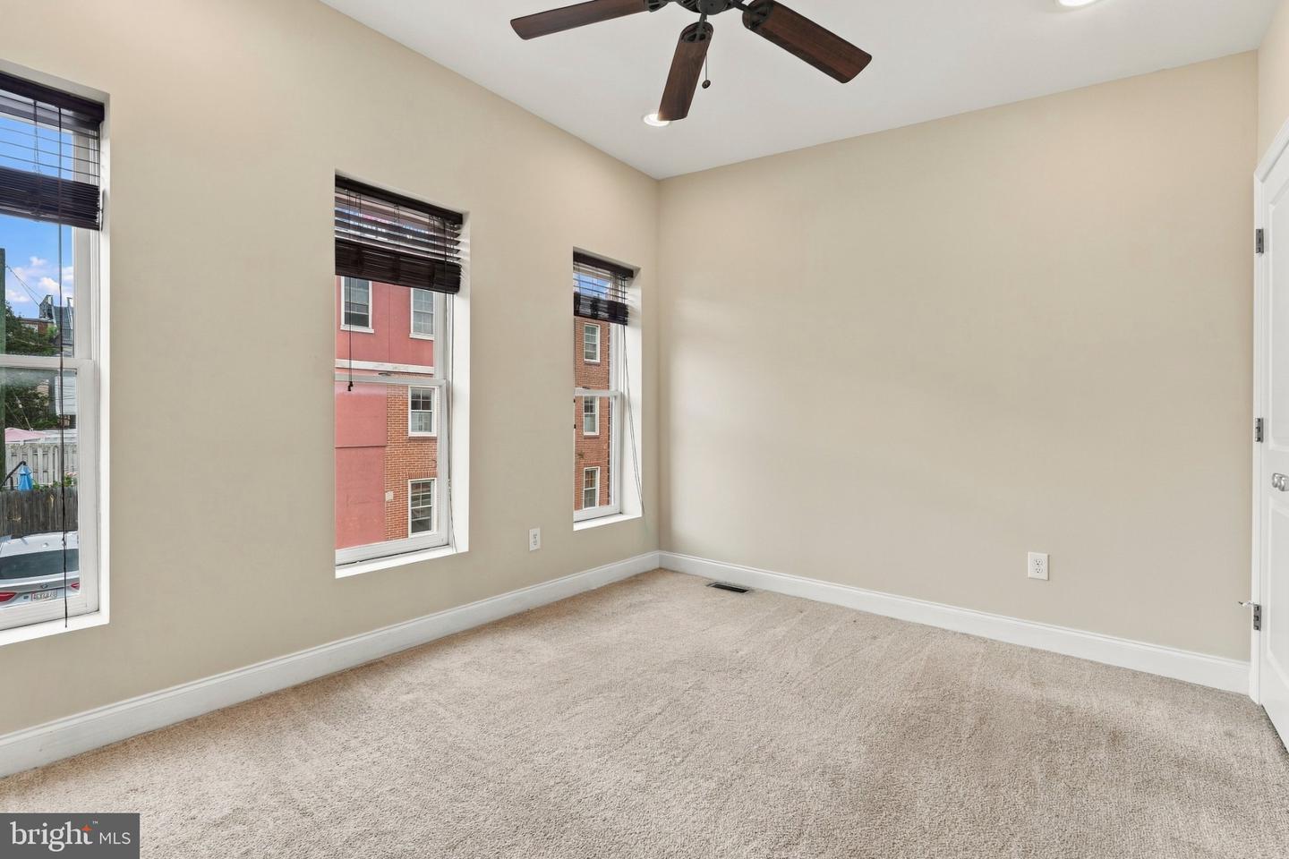 1427 Henry St Property Photo 22