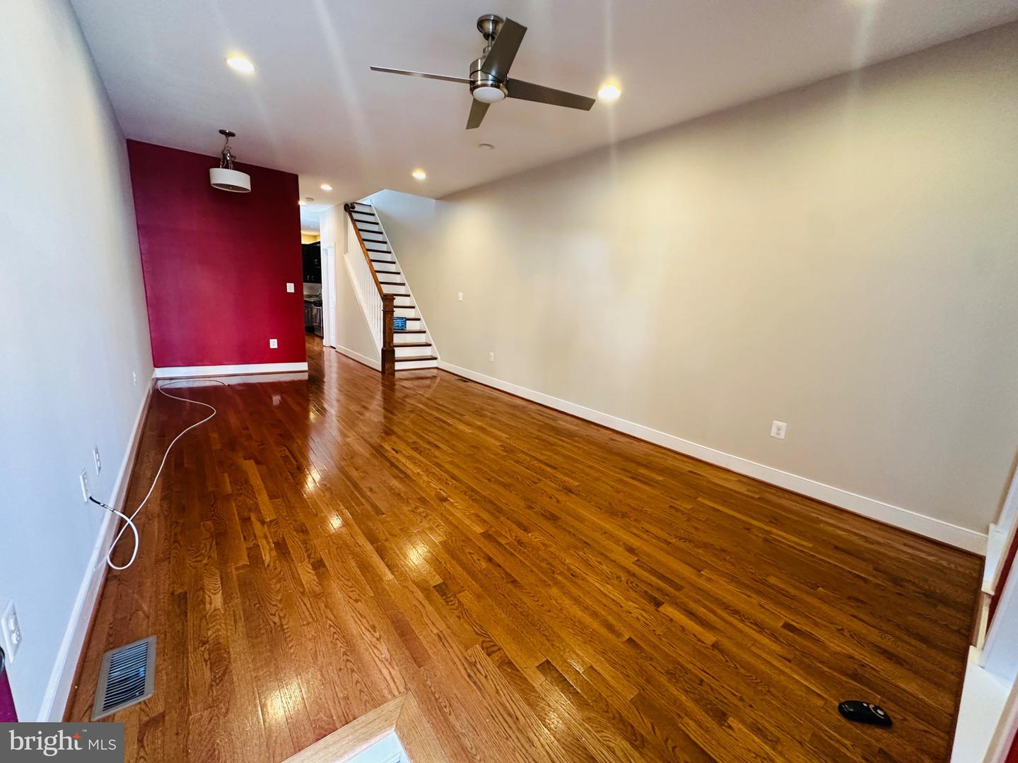 429 E Lanvale St E Property Photo 2