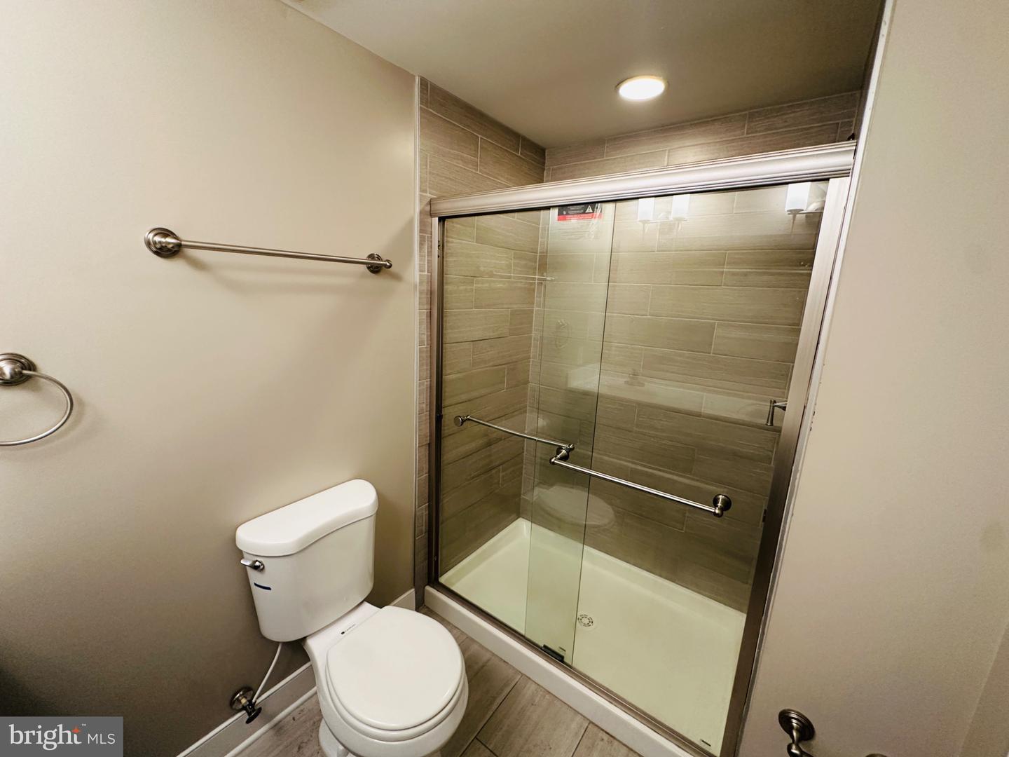 429 E Lanvale St E Property Photo 17