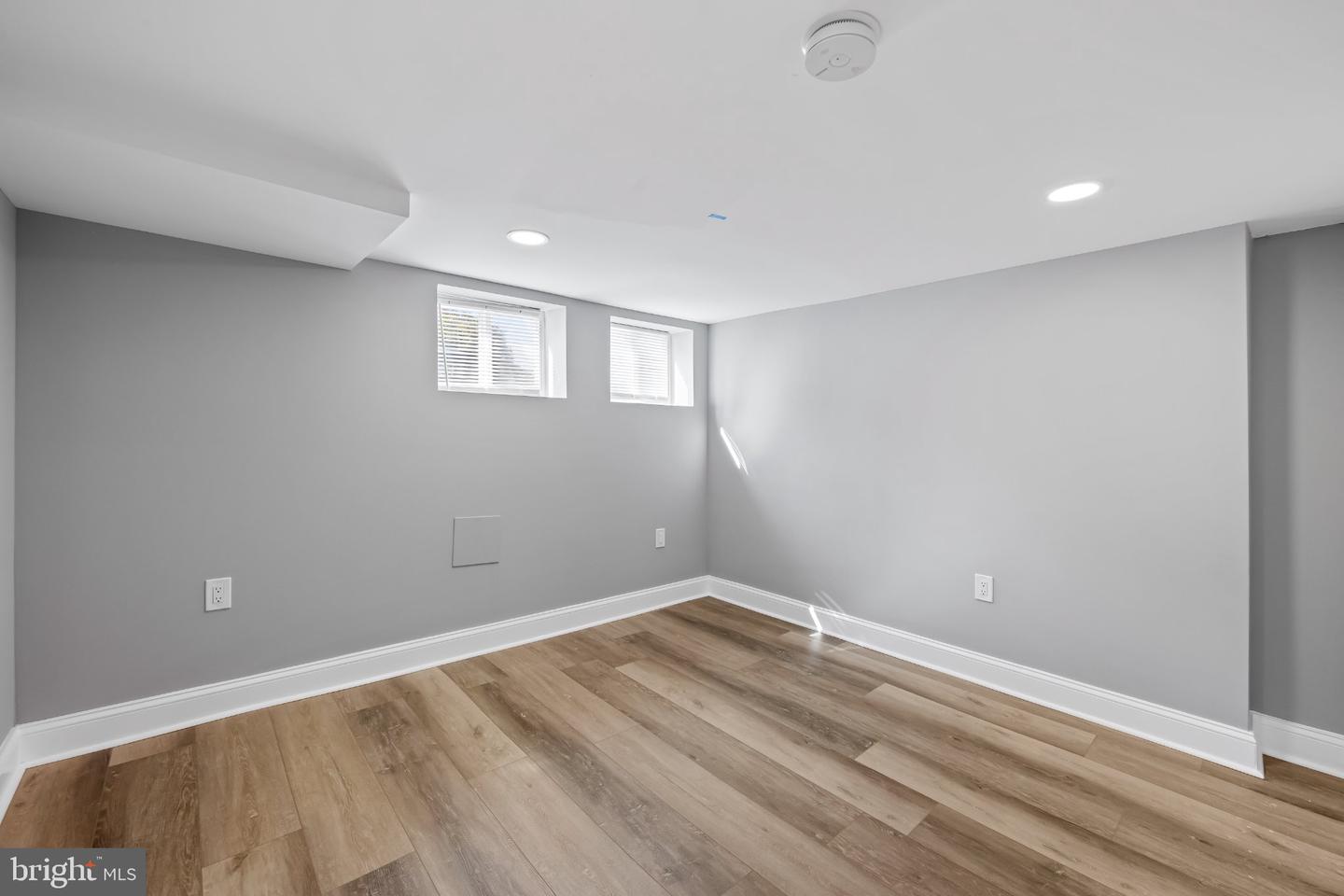 2114 E Hoffman St Property Photo 13