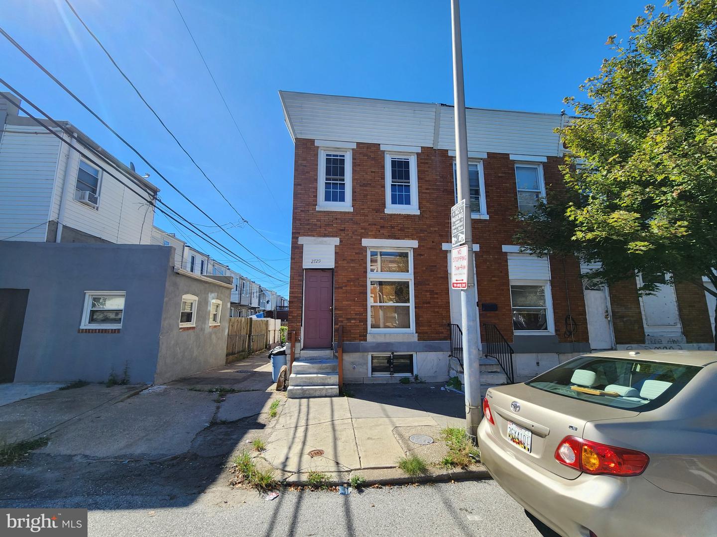 2729 E MADISON ST Property Photo 1