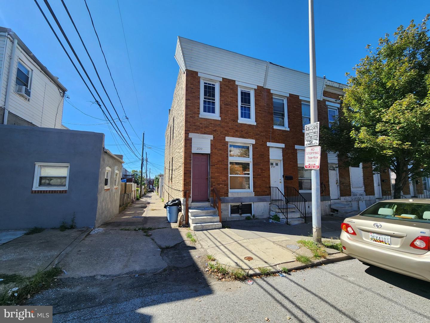 2729 E Madison St Property Photo 2