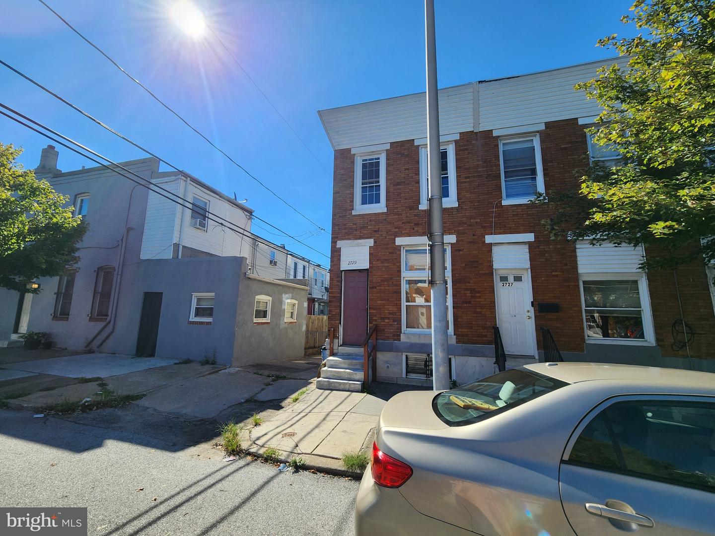 2729 E Madison St Property Photo 3