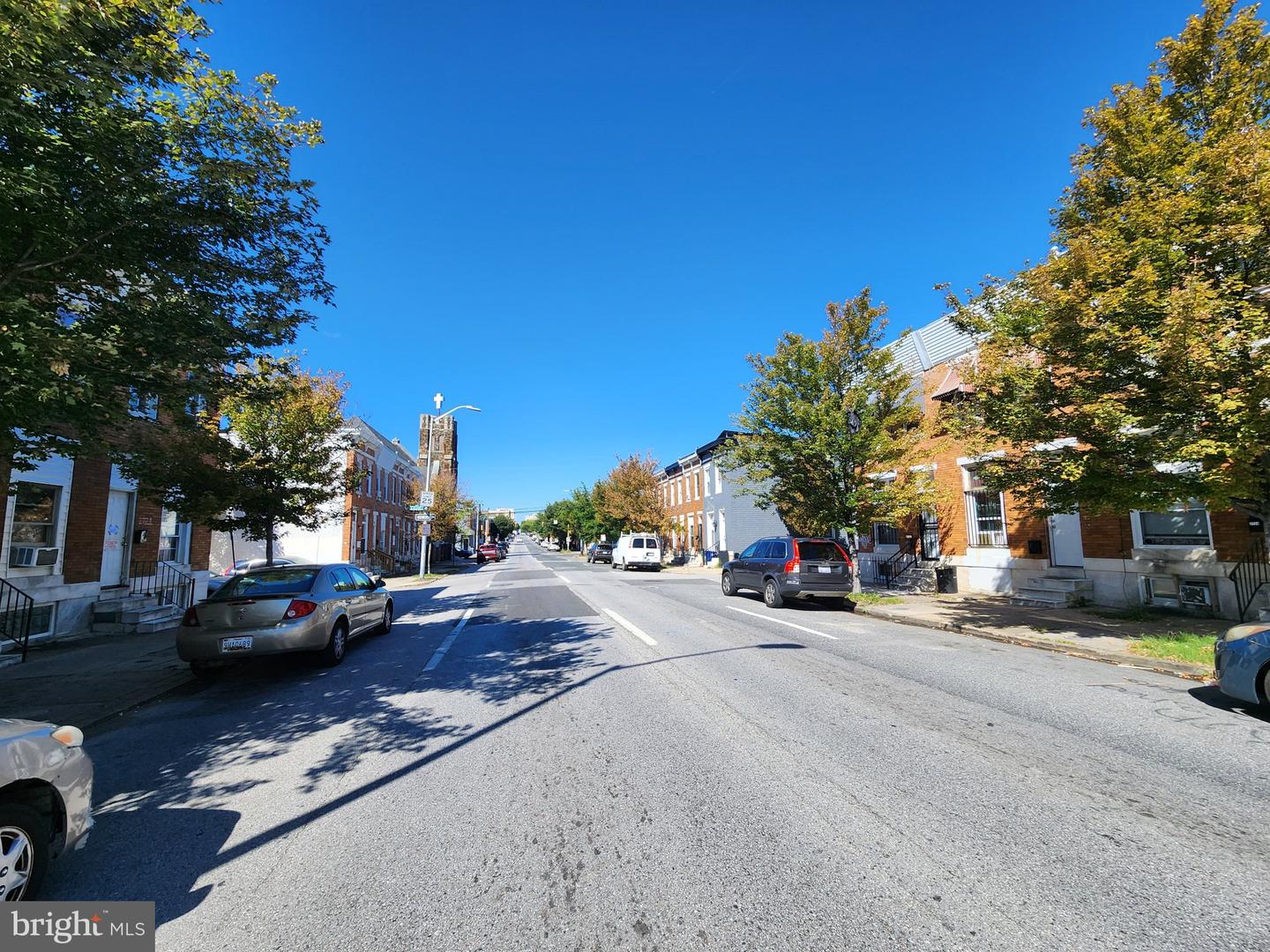 2729 E Madison St Property Photo 5