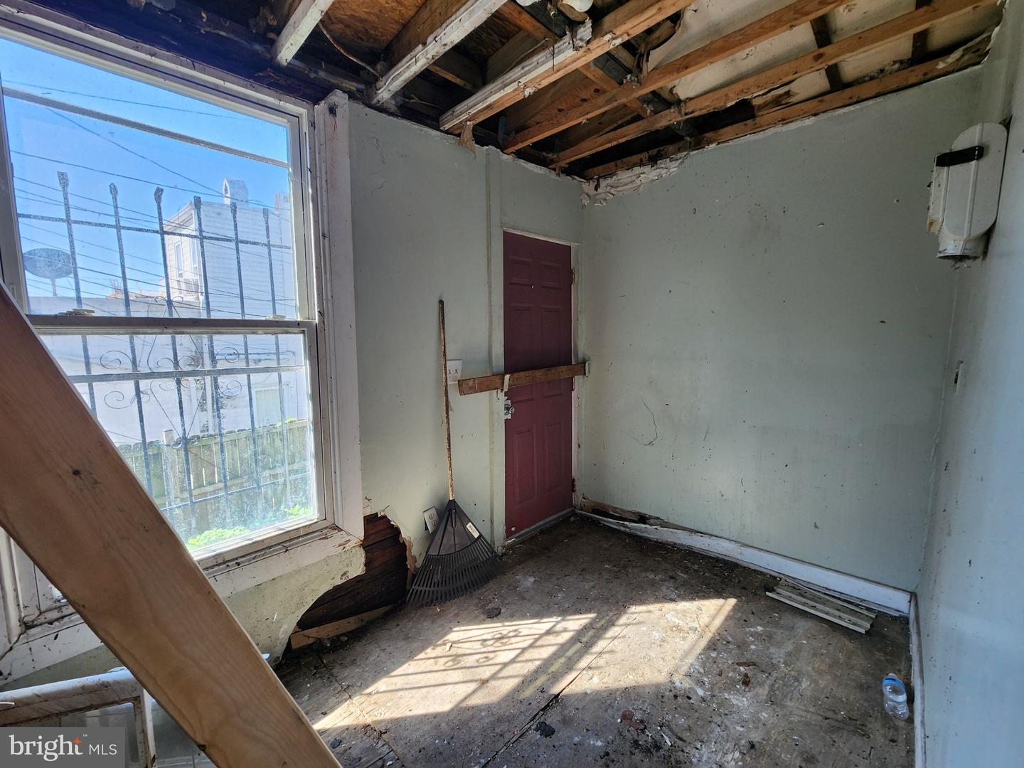 2729 E Madison St Property Photo 12