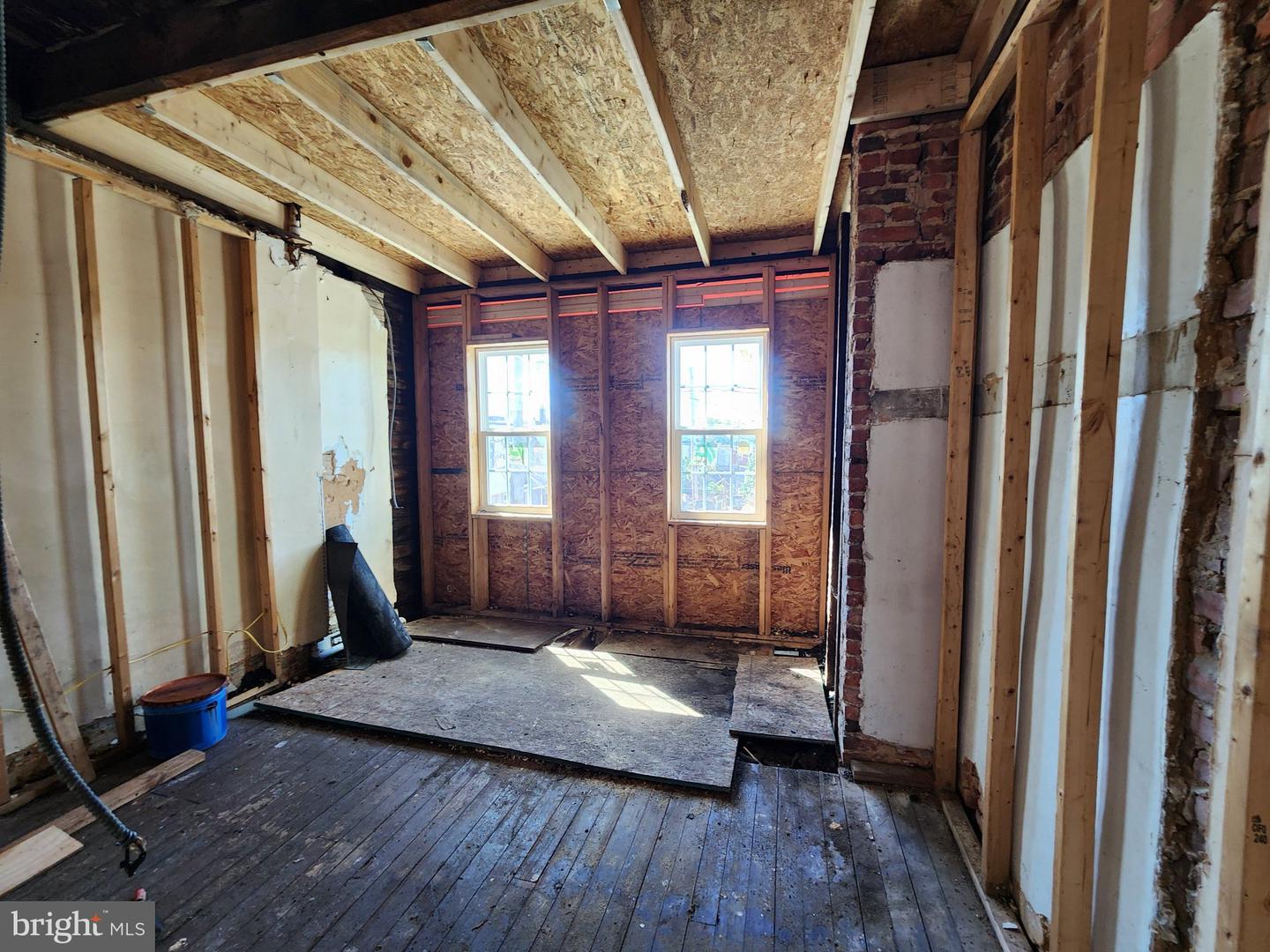 2729 E Madison St Property Photo 24