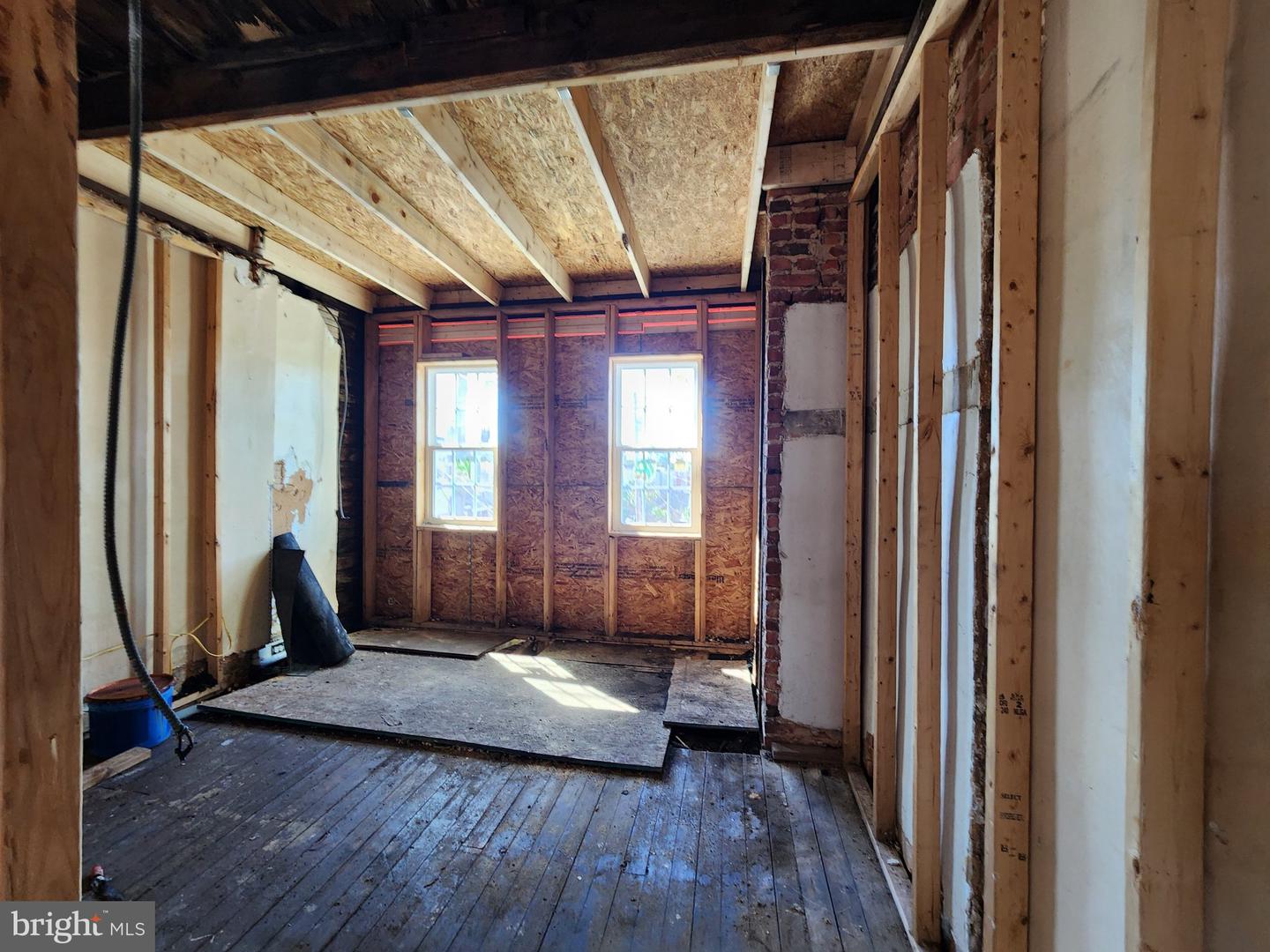2729 E Madison St Property Photo 25