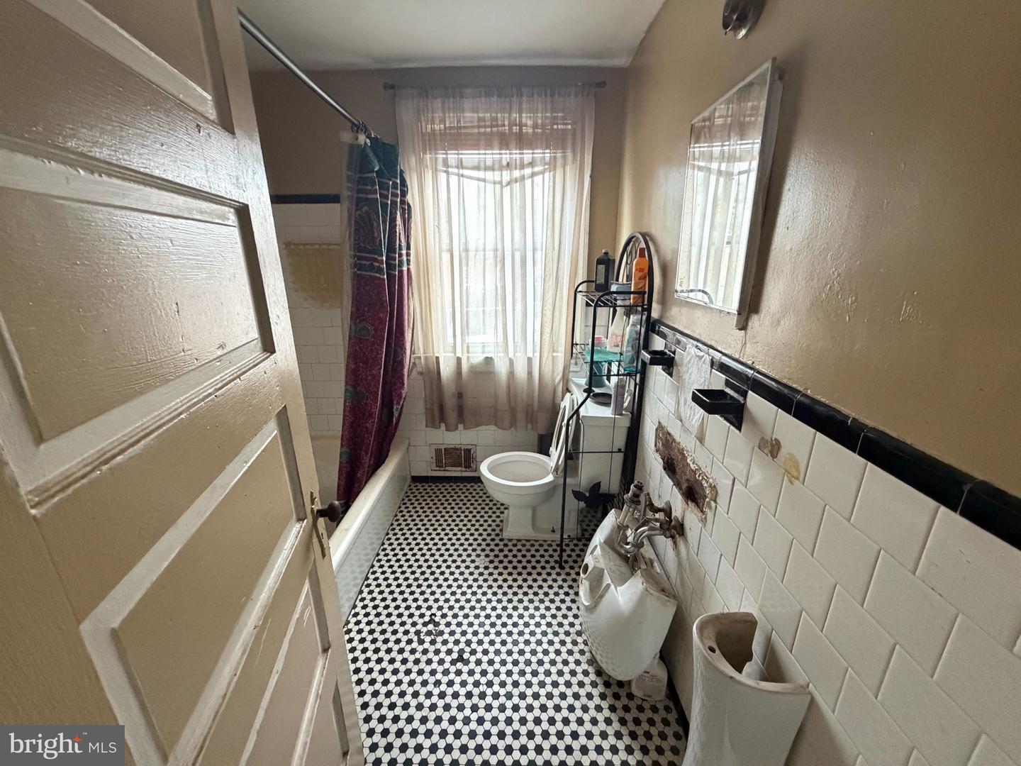 1202 Ashburton St Property Photo 11